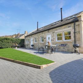 Babbling Burn Cottage - North East Escapes, hotel i Bamburgh