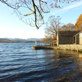 Breathtaking Boathouse on the Shoreline of Lake Windermere, hotel u gradu 'Windermere'