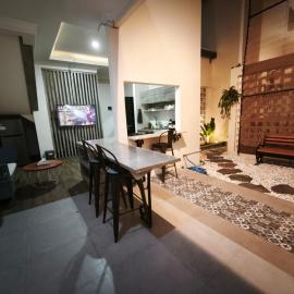 Stay at Prenggan Rumah 3 Kamar Tidur, hotel u gradu Timuran