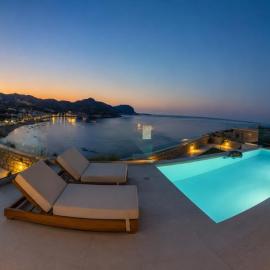 Blue Infinito Boutique Villa, Infinity Pool , Heated Jacuzzi & Panoramic Sea View, hotel in Archangelos