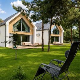 Przytulny domek Hampton nad Jeziorem Niesłysz、ニエスリツェのホテル