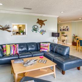 Biloxi Beach Bliss: Condo w/ Gulf-View Balcony!, hotel v destinácii Biloxi