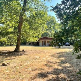 chalet climatisée à l'orée de la forêt landaise, Hotel in Barbaste