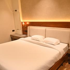 SREELAKSHMI Residency โรงแรมในOttappālam