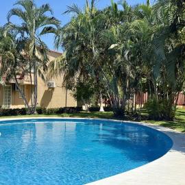 Casa en condominio privado a 10 min de la playa, khách sạn ở Ixtapa