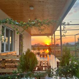 Manavi Green Lakes, hotel sa Manavi