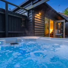 Hot Tub Lodge in Thetford Forest, hotel a Mundford