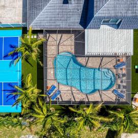 NEW Sunshine Getaway Heated Pool Hot Tub Games Villa