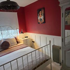 Firefly Studio, Hotel in Holt