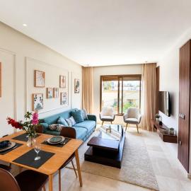 Oasis train station flat, hotel u gradu 'LʼOasis'