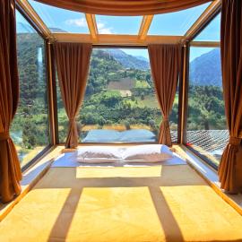 Glass House Merisi 2: Merisi şehrinde bir otel