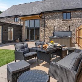 4 Bed in Nr Abergavenny oc-s44950