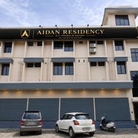 AIDAN RESIDENCY - AC Premium Rooms、Aluvaのホテル
