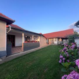 Casa Angela, hotel din Râu de Mori