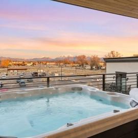 Top-Floor Condo with Hot Tub & Mountain Views