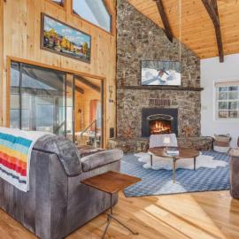 Scenic Mtn Retreat w Hot Tub & Mountain Views