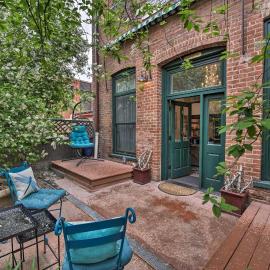 5 Star Listing 1 Min Walk to River & Downtown