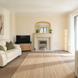 Modern Home nr Exeter Garden & Private Parking, hotel v mestu Bradninch