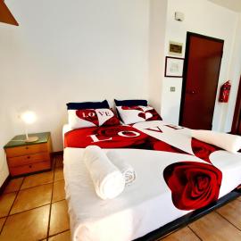 Bernina Next Stop - 30 Steps trains stations - Central Tirano, hotel in Tirano