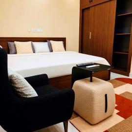 Viesnīca Palm Pebbles Staycation Deluxe Suite Near Tamale Airport Starlink Wi-Fi, solar powered king bed Tamalē