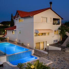 Villa Elihrisos-Quiet & Spacious Villa Large Private Heated Pool & Hot Tub