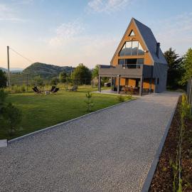 Peak Vista A-Frame، فندق في Sarajevo