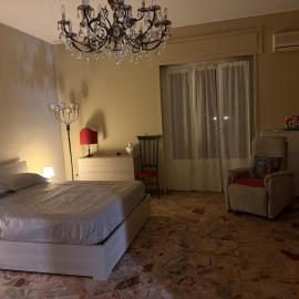 Viesnīca Spacious and bright three-room apartment 10 minutes from Milan- spazioso e luminoso 3 locali a 10 min da Milano pilsētā Kormano