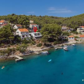 Apartments by the sea Basina, Hvar - 24120, hotel u gradu Vrbanj