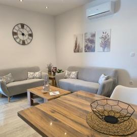 Apartments with parking space Primosten Burnji, Primosten - 27873, hotel a Podgreben