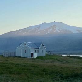 Miðhús - Private House with Lake and Glacier Views, hotel sa Snæfellsbær