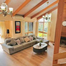 Stylish Retreat Family House 5BRM Wheelers Hill