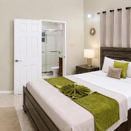 Runaway Bay Oasis 2 BDR 2 Gyms 2 Pools, hotel a Belle Air Summit