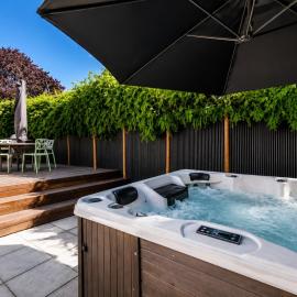 Family House With Hot Tub And Parking Christchurch