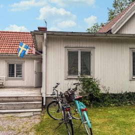 2 Bedroom Gorgeous Home In Ödeshög, hotel em Ödeshög