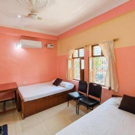 Raj Mahal guest house and Lodge, hotel v destinácii Janakpur