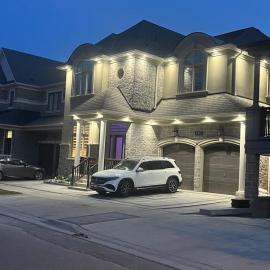 Designer 4BR Basement Aymond Suites Oakville, hotel in Oakville