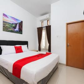 RedDoorz @ Jalan Danau Limboto