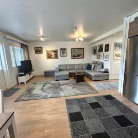 Night Sky - Ivalo, Modern apartment in the city center, hotel sa Inari