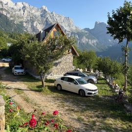 Nini Guesthouse Theth, hotel u gradu Theth