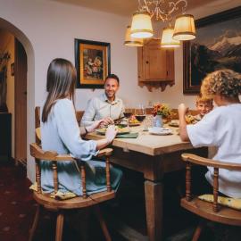 Hotel Gasthof Kröll, 1x Großglockner kostenlos, Kinder bis 12 Jahre frei, Restaurant mit regionaler Küche