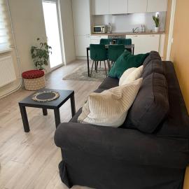 Tamme maja - Oak Tree House with big terrace and balcony, hotel em Tapa