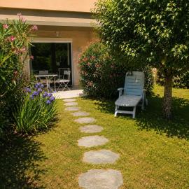 Jardin des papillons โรงแรมในLa Buisse