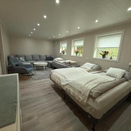 Flakstadveien - Sentralt, midt i Lofoten, hotel in Napp