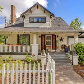 5th St Bungalow - Historic Charm Near 3rd St, hotel di McMinnville