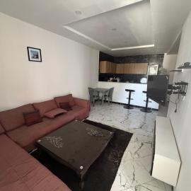 Studio meublé S1 Salon Cuisine, SDB et 1 chambre lit double avec climatiseur, hotel a Tazarka