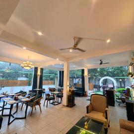Lagoon Bites, hotel u gradu Jhājra
