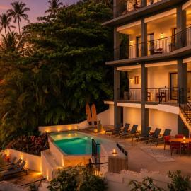 Exclusive Retreats Newest Beachfront Estate w Staff, Breakfast & Chef Available, hotel in Playa Flamingo
