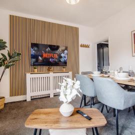 Stylish Spacious Townhouse Free Parking 16 PPL