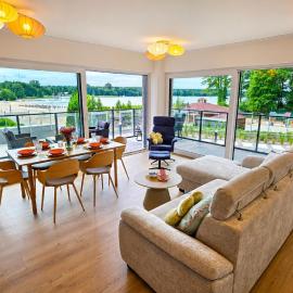 Złota Plaża Apartament Kwiecisty z widokiem na jezioro, Hotel in Boszkowo