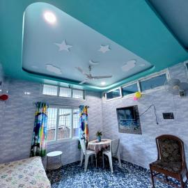 The Caravan Hostel Food & Stay